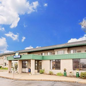 Days Inn By Wyndham Winona